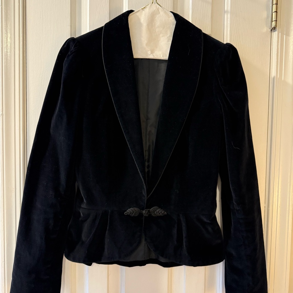 Chic Black Velvet Women's Blazer